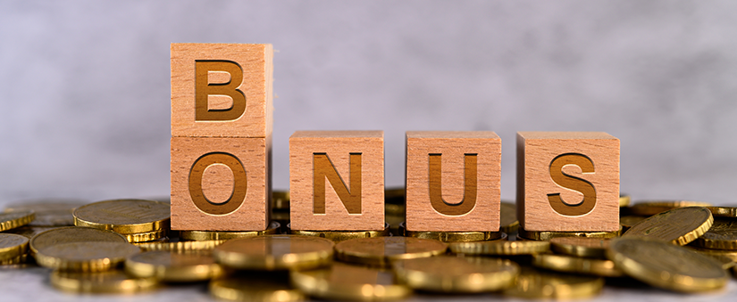 Funil de Vendas Imobiliário: blocos de madeira soletram a palavra "BÔNUS"