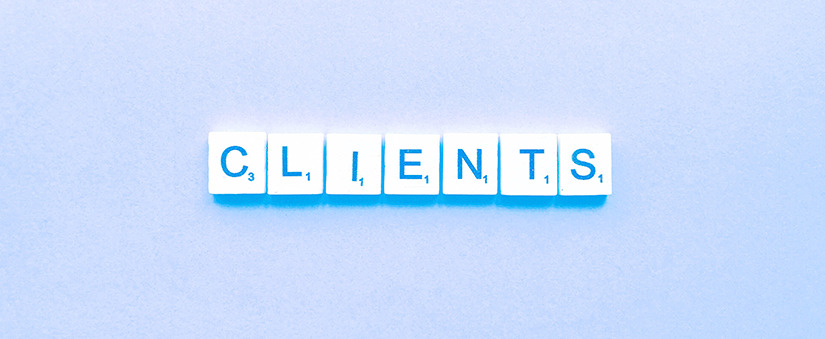 Persona imobiliária: quadradinhos brancos formam a palavra "clients"