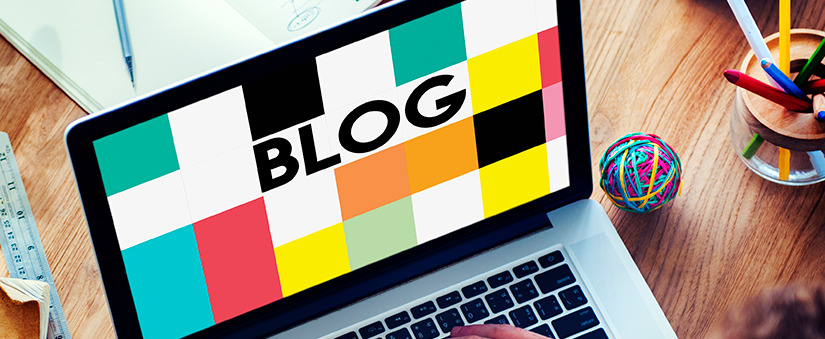 Tela de laptop com a palavra "blog"