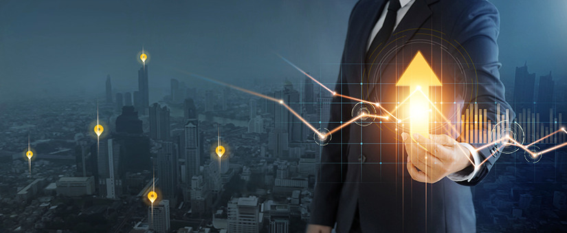 empresário segurando seta-e-gráfico de crescimento de planejamento estratégico de investimento e financeiro de negócios