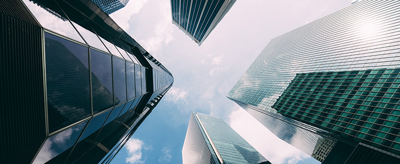 alto padrão: alto padrão: prédios vistos num ângulo baixo.