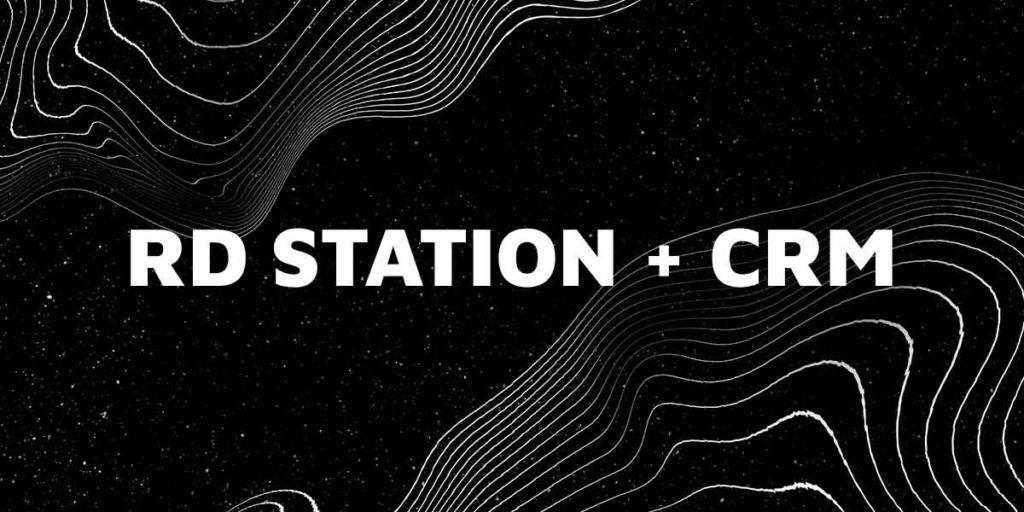 como usar o RD station como usar o RD station: imagem com fundo preto com o texto no centro "RD STATION + CRM"