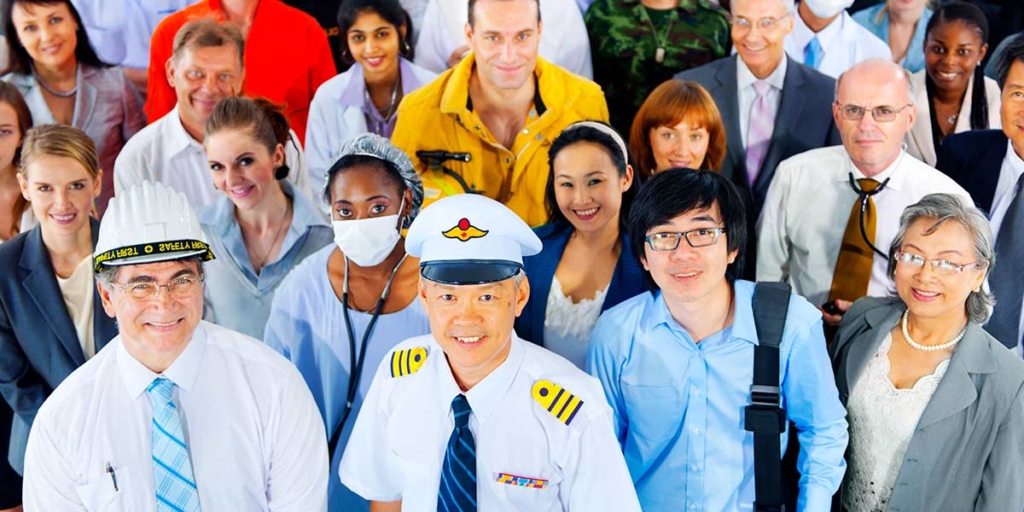 FGTS para compra de imóvel FGTS para compra de imóvel: grupo de pessoas com roupas características de profissões.