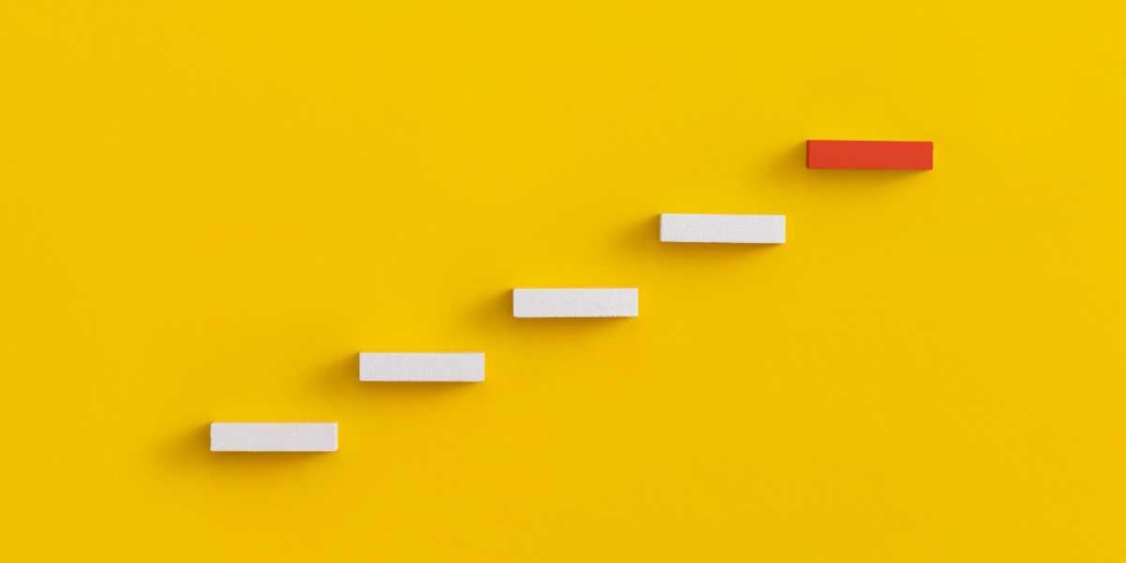 Repasse de financiamento imobiliário Repasse de financiamento imobiliário: imagem de retas em sequência formando uma escada. A última reta em destaque, vermelha.