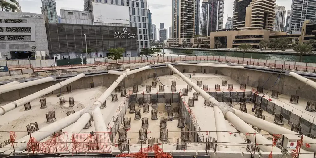 Infraestrutura Urbana Infraestrutura Urbana: imagem de um canteiro de obras no meio da cidade.