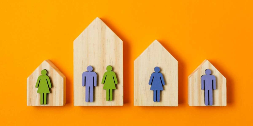 novas regras do minha casa minha vida novas regras do minha casa minha vida: imagem de 4 casas de madeira, com ícones de pessoas dentro.