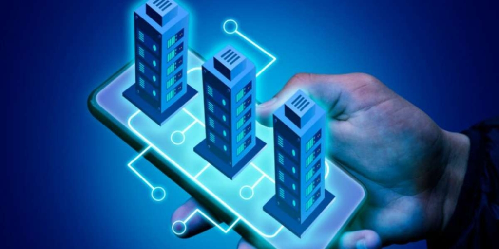 tecnologia no mercado imobiliário tecnologia no mercado imobiliário: close numa mão segurando um celular. Da tela saem ilustrações de edifícios.